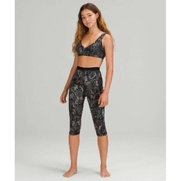 Lululemon High Rise Paddle Crop 15.75" Women's Size 4 - Picture 1 of 11